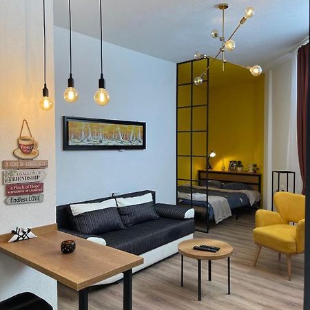 Ora-Prn, Studio Apartment In The City Centre Пристина Екстериор снимка