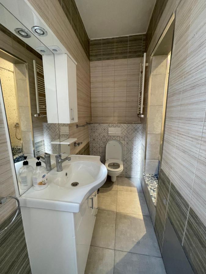 Ora-Prn, Studio Apartment In The City Centre Пристина Екстериор снимка
