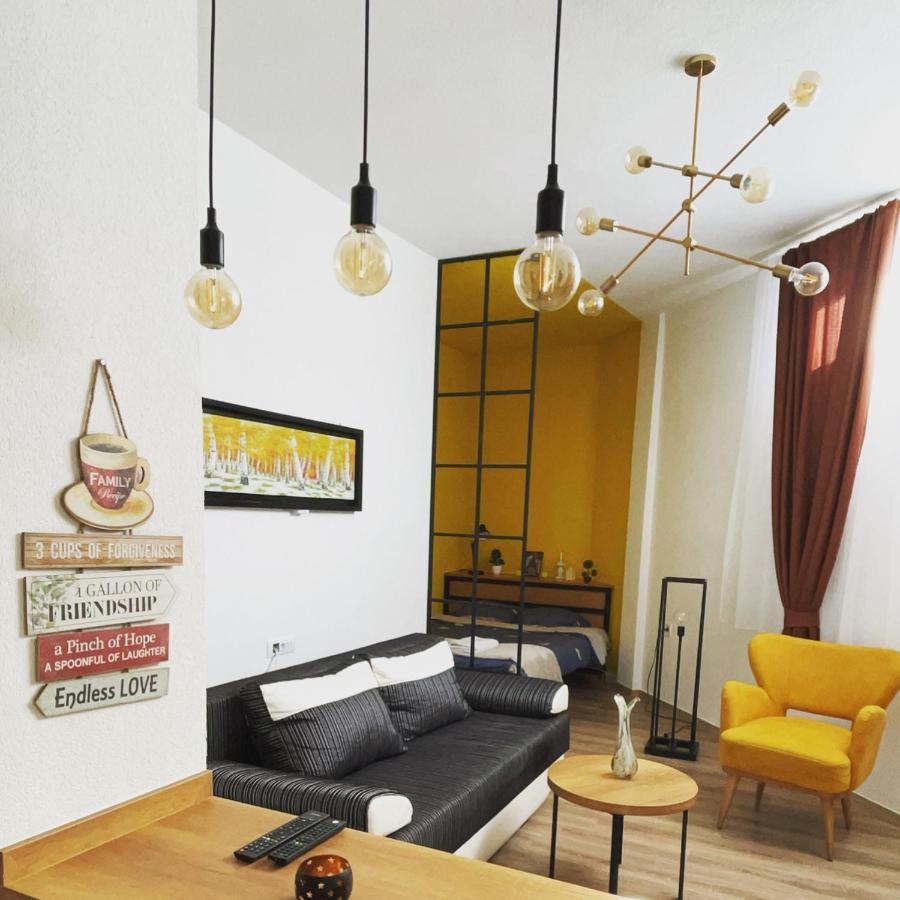 Ora-Prn, Studio Apartment In The City Centre Пристина Екстериор снимка